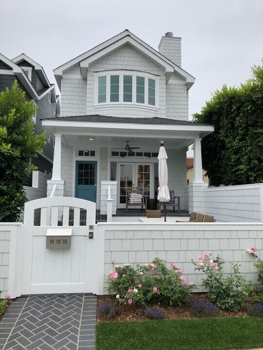 453 E Ave in Coronado, CA - Foto de edificio