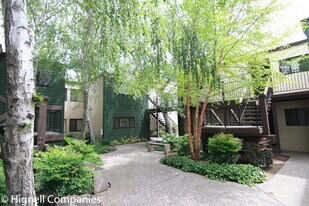 555 Vallombrosa Ave in Chico, CA - Building Photo