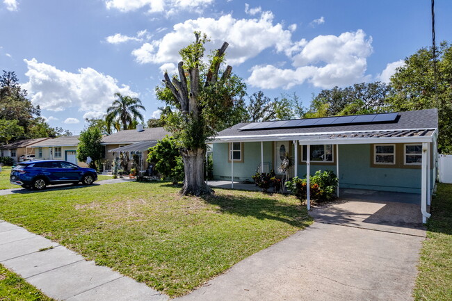 431 3rd St NW in Largo, FL - Foto de edificio - Building Photo