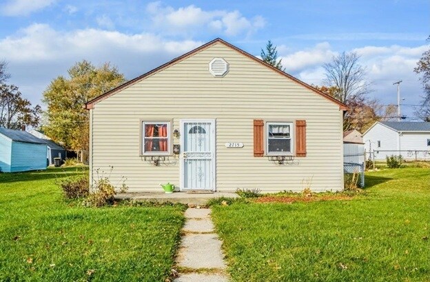 2715 Charlotte Ave in Fort Wayne, IN - Building Photo