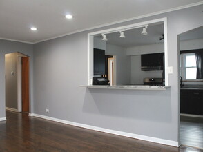 8020 Leamington Ave in Burbank, IL - Building Photo - Building Photo