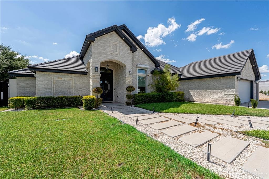 41 Travis St in Mission, TX - Foto de edificio