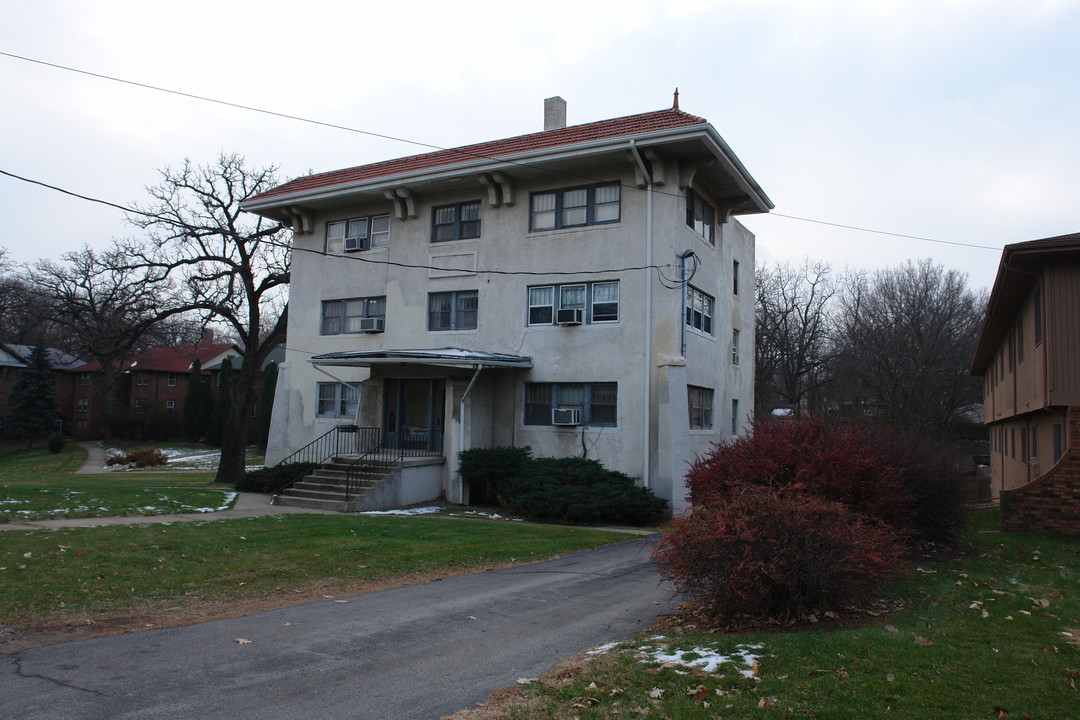 4000 University Ave in Des Moines, IA - Building Photo