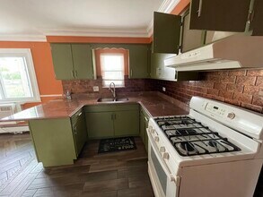 2440 River Rd, Unit 3E in River Grove, IL - Foto de edificio - Building Photo