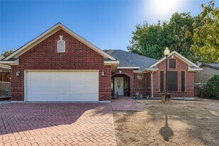 10901 Parkfield Dr in Austin, TX - Building Photo