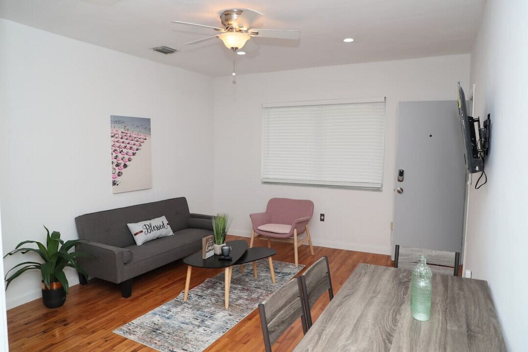 215 Antilla Ave in Coral Gables, FL - Building Photo