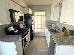 9906 Randall Dr in Austin, TX - Building Photo - Building Photo