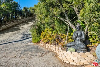 9402 Houston Rd in Malibu, CA - Building Photo - Building Photo