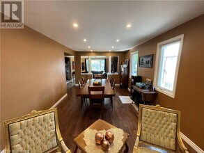 9 Seven Oaks Dr in Hamilton, ON - Building Photo - Building Photo