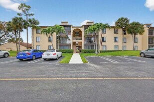 624 Sea Pine Way in Greenacres, FL - Building Photo