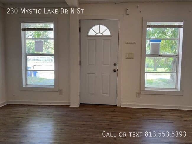 230 Mystic Lake Dr N in St. Petersburg, FL - Building Photo - Building Photo