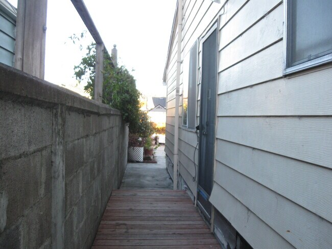 450 39th St, Unit 1 in Richmond, CA - Foto de edificio - Building Photo