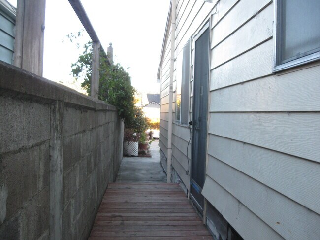 450 39th St, Unit 1 in Richmond, CA - Building Photo - Building Photo