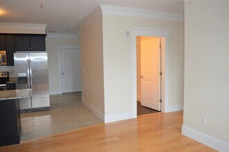 2 Silver St, Unit 5 in Dover, NH - Building Photo - Building Photo