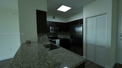 987 SW 37th Ave in Miami, FL - Building Photo - Building Photo