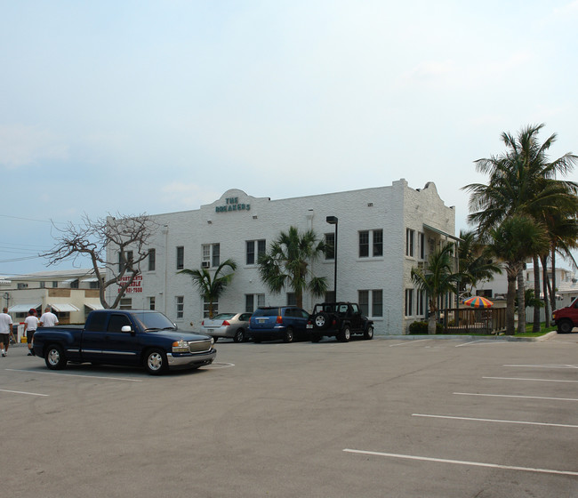 Breakers Apartments in Hollywood, FL - Building Photo - Building Photo