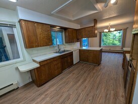 2575 Yew Street Rd, Unit 2675 in Bellingham, WA - Building Photo