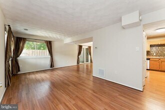 10657 Spring Oak Ct in Burke Centre, VA - Building Photo - Building Photo