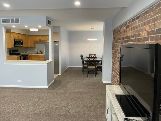101 Bar Harbour Rd, Unit 5G in Schaumburg, IL - Building Photo - Building Photo