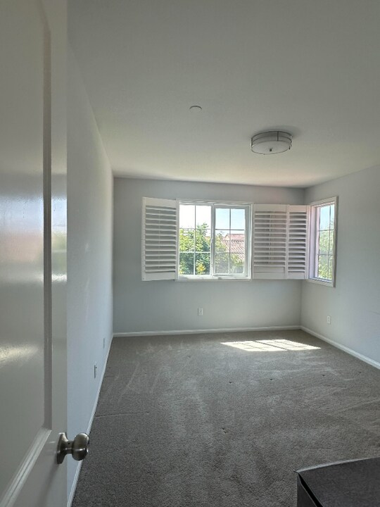 1460 Mockingbird Ct in Chula Vista, CA - Building Photo