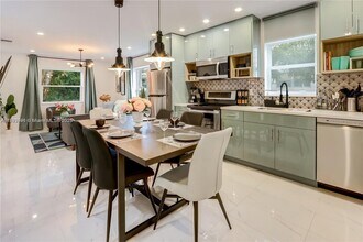 2302 Taylor St in Hollywood, FL - Building Photo - Building Photo