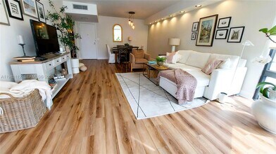 3375 N Country Club Dr in Miami, FL - Foto de edificio - Building Photo