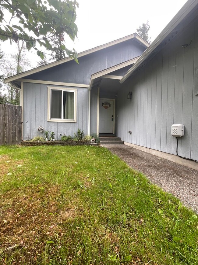 8434 Aspen Ct SE in Yelm, WA - Building Photo - Building Photo