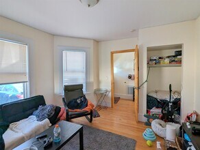28R Cherry St, Unit 1 in Somerville, MA - Building Photo - Building Photo