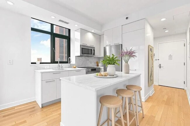 49 E 34th St in New York, NY - Building Photo - Building Photo