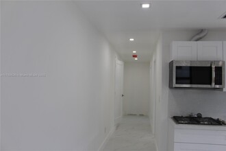 540 E 37th St in Hialeah, FL - Building Photo - Building Photo