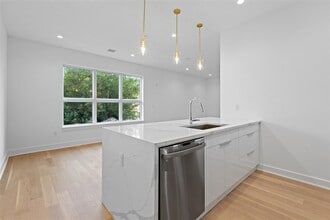 6025 JFK Blvd E in West New York, NJ - Building Photo - Building Photo