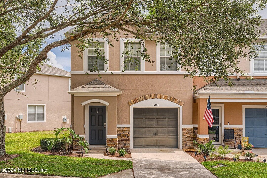 5772 Sandstone Way in Jacksonville, FL - Foto de edificio