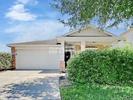 2903 Windy Hollow Ln in Dickinson, TX - Building Photo