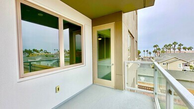 355 N Cleveland St in Oceanside, CA - Building Photo - Building Photo