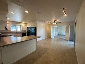 3919 Alma Ave in Redding, CA - Building Photo - Building Photo