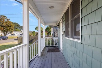 36 N Beacon Terrace in Middletown, RI - Building Photo - Building Photo