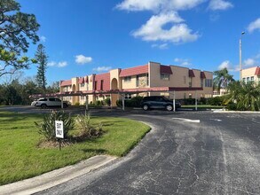 218 Dogwood Cir, Unit The Gardens in Seminole, FL - Building Photo - Building Photo