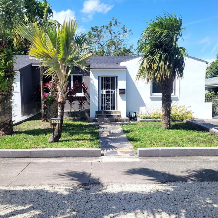 753 NE 81st St in Miami, FL - Building Photo