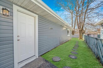 18A Broadway in Mastic, NY - Building Photo - Building Photo