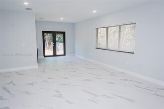 521 NW 22nd Ave in Fort Lauderdale, FL - Building Photo - Building Photo