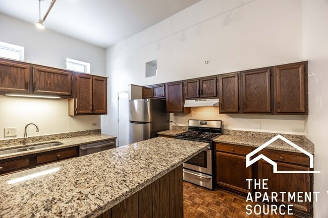 2059 N Clifton Ave, Unit 1F