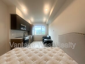 720-720 K. L. O. Rd in Kelowna, BC - Building Photo - Building Photo