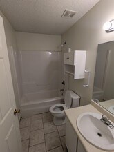 2756 Oak Park Ct in Tallahassee, FL - Building Photo - Building Photo