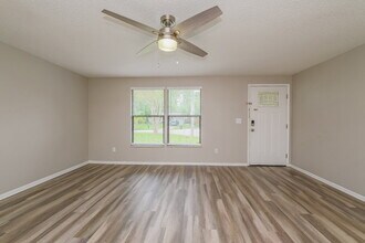 638 Shorelake Pl in Oldsmar, FL - Building Photo - Building Photo