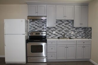 527 Vaqueros Ave in Rodeo, CA - Building Photo - Building Photo