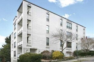 405 Langley Rd, Unit 2-B in Newton, MA - Building Photo
