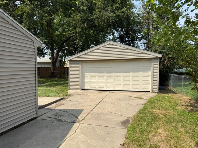 21325 Marie Ave in Warren, MI - Building Photo - Building Photo