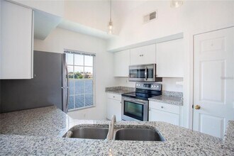 9704 Lake Chase Island Way in Tampa, FL - Building Photo - Building Photo