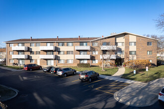 1000 Bayside Dr in Palatine, IL - Foto de edificio - Building Photo