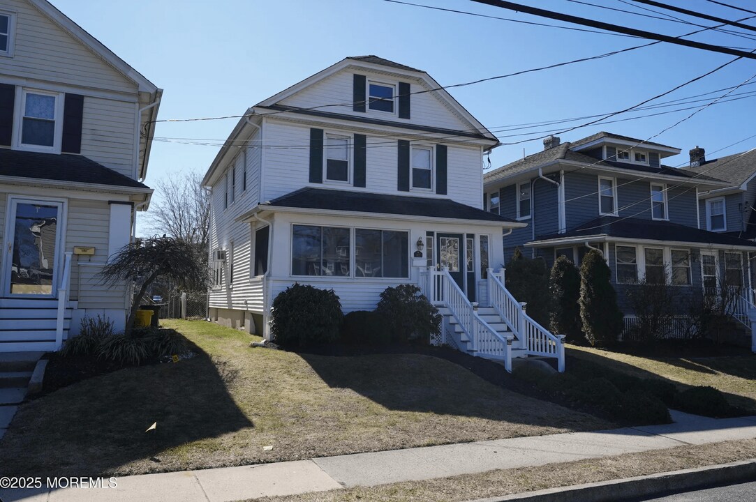 62 Elm Pl in Red Bank, NJ - Building Photo